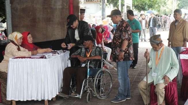 Komisi Pemilihan Umum (KPU) RI menggelar simulasi pemungutan suara di Kepulauan Seribu, Jakarta, Sabtu (4/2).