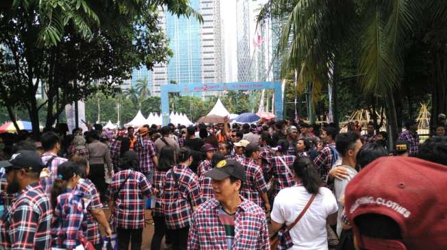 Ribuan Pendukung Ahok-Djarot Banjiri Lokasi Konser "Gue 2"