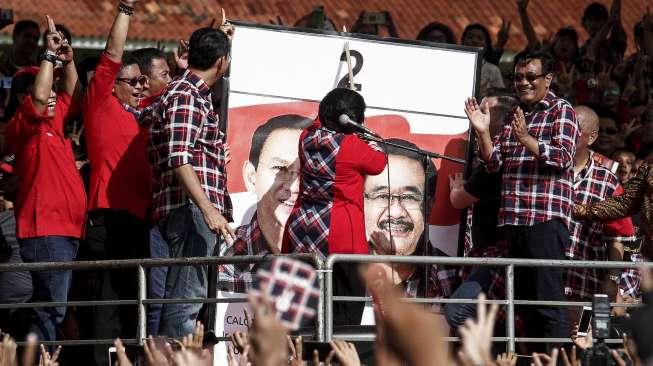 Pasangan calon gubernur DKI Jakarta Basuki Tjahja Purnama (Ahok) dan Djarot Saefullah menghadiri kampanye 