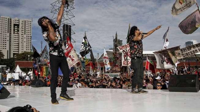 Grup band Slank dan sejumlah artis meriahkan konser dukung Ahok-Djarot bertajuk Konser 