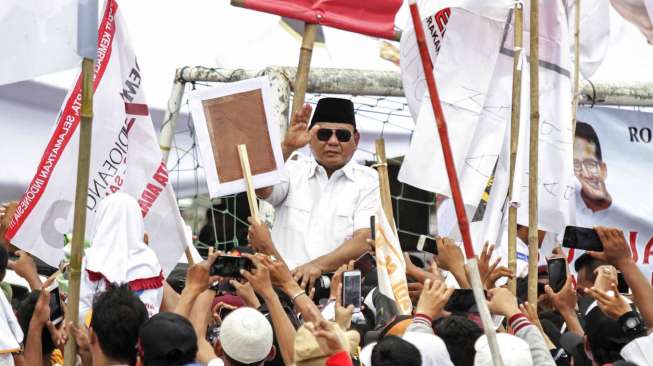 Prabowo Kapok Gaul dengan Elite Jakarta: Senyumnya Palsu!