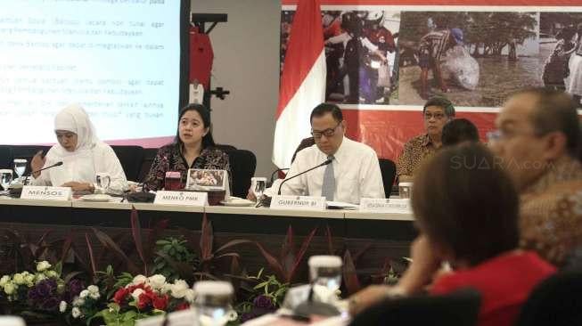 Rapat Koordinasi tingkat menteri  di kantor Kemenko PMK, di Jakarta, Senin (6/2).