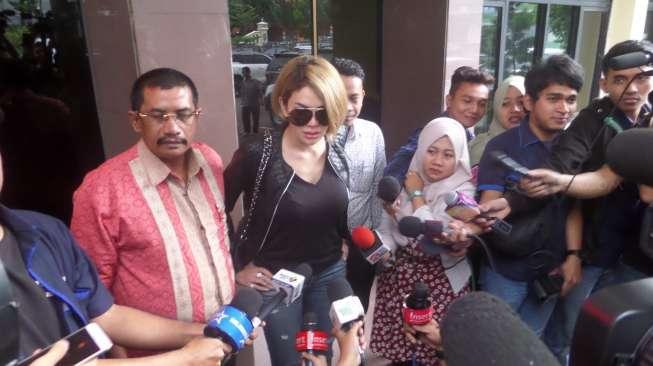 Nikita Mirzani Sebut Asisten Jupe Mabuk saat Dipukul