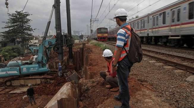 Telah memasuki tahap pengeboran untuk pemasangan tiang pancang.