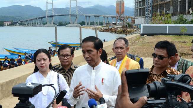 Jokowi Klaim Tol Laut Turunkan Harga Komoditas Hingga 30 Persen