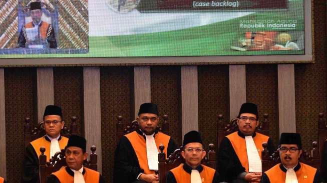 Suasana Sidang Pleno Laporan Tahunan 2016 Mahkamah Agung (MA) yang dipimpin Ketua MA M. Hatta Ali di Gedung MA, Jakarta, Kamis (9/2).