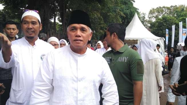 Agus Cium Tangan Hatta Rajasa di Acara Istighosah Akbar