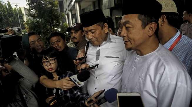 Ketua Gerakan Nasional Pengawal Fatwa (GNPF) MUI, Bachtiar Nasir memenuhi panggilan untuk menjalani pemeriksaan di Bareskrim Polri, di Jakarta, Jumat (10/2).