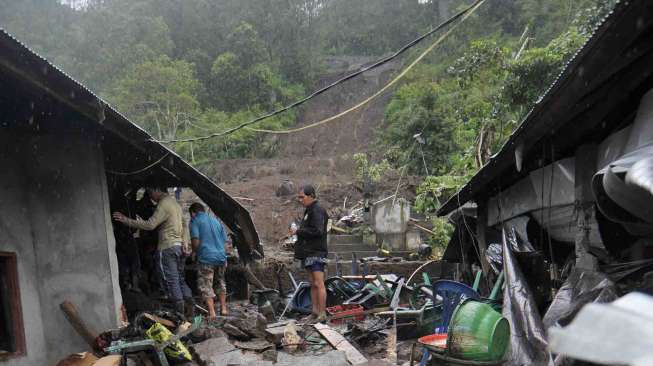 Longsor Situbondo Rusak 7 Rumah Warga