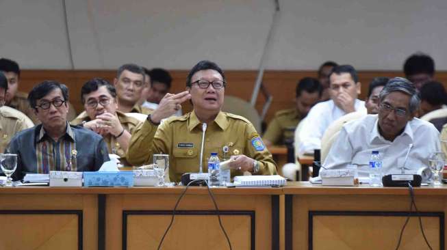 Rapat dengar pendapat umum dengan Pansus rancangan undang-undang (RUU) pemilu di Kompleks Parlemen Senayan, Jakarta, Senin (13/2).