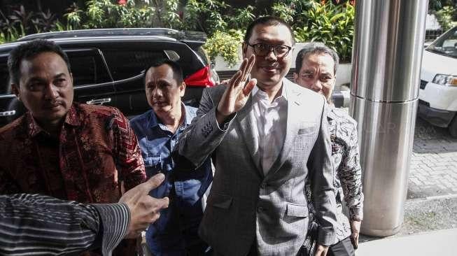 Anggota Komisi VII DPR RI dari Fraksi Hanura, Mukhtar Tompo, datang melaporkan Dirut PT Freeport Indonesia, Chappy Hakim, ke Bareskrim Polri di Jakarta, Selasa (14/2/2017). [Suara.com/Kurniawan Mas'ud]