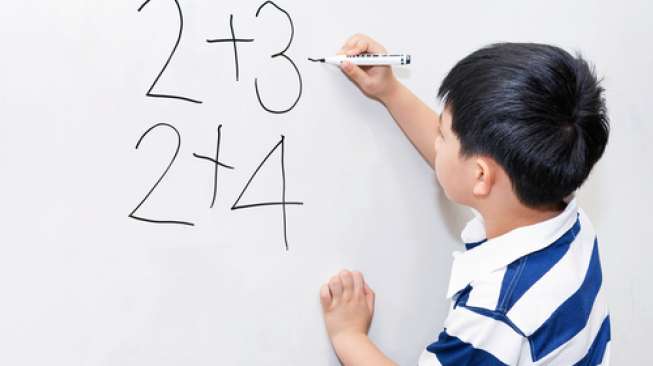 lustrasi anak belajar matematika. (Shutterstock)