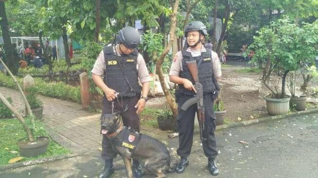 Polisi Dilengkapi Anjing Jaga TPS Tempat AHY 'Nyoblos'