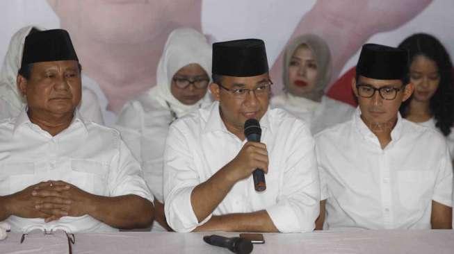 Pasangan calon guber­nur dan wakil gubernu­r DKI Jakarta, Anies Baswe­dan dan Sandiaga Uno ­di kantor DPP ­Partai Gerindra, Ragu­nan, Jakarta Selatan,­ Rabu (15/3).