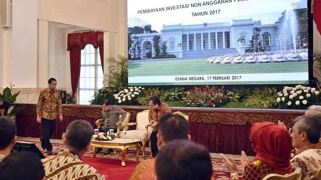 Financial close untuk pembiayaan proyek investasi non anggaran pemerintah (PINA) di Istana Negara Jakarta, Jumat (17/2).