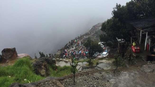 Gunung Tangkuban Perahu Erupsi, BMKG: Waspadai Letusan Freatik Mendadak