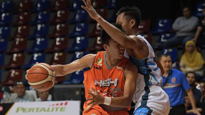 NSH Jakarta vs Pelita Jaya  dalam kompetisi Indonesian Basketball League (IBL) 2017 Seri IV di Britama Arena, Jakarta, Sabtu (18/2).