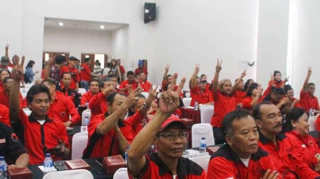 Rapat konsolidasi di kantor DPP PDI Perjuangan, Jakarta, Sabtu (18/2).