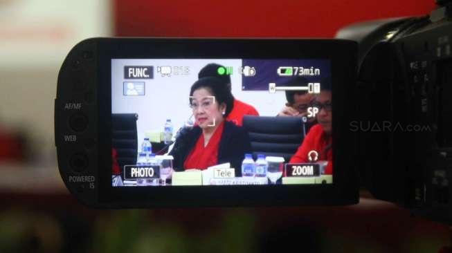 Membahas berbagai hal termasuk pelaksanaan Pilkada serentak 2017.