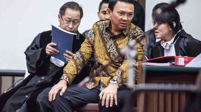 Usai Jawab Hakim, Saksi Supir Ini Selalu Melihat ke Arah Ahok