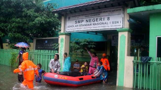 Ahok: Meski Dikepung Banjir, Warga Harus Tetap Bersyukur