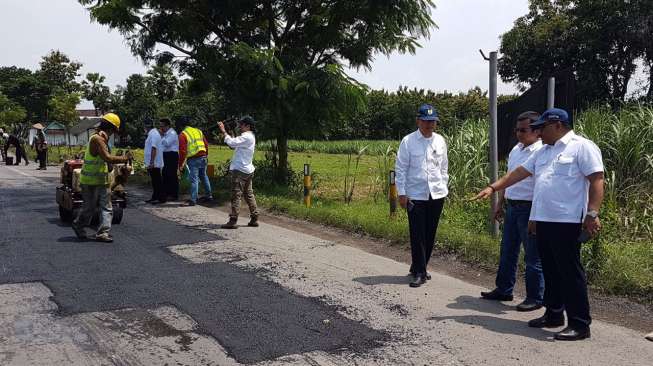 Pemerintah Sapu Lubang Jalan di Seluruh Pulau Jawa