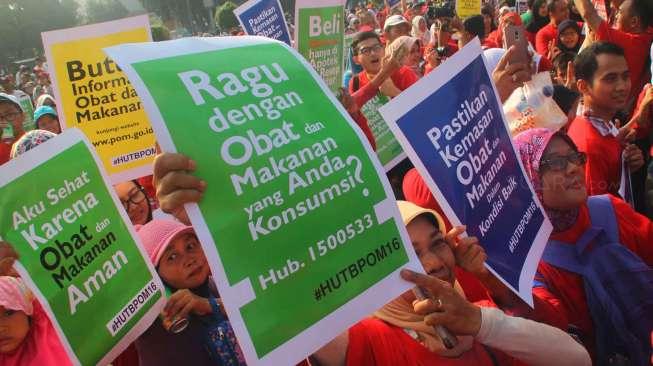 Badan Pengawas Obat dan Makanan (BPOM) melakukan aksi sosial di area car free day (CFD) di Bundaran HI, Jakarta, Minggu (26/2/2017). [Suara.com/Oke Atmaja]