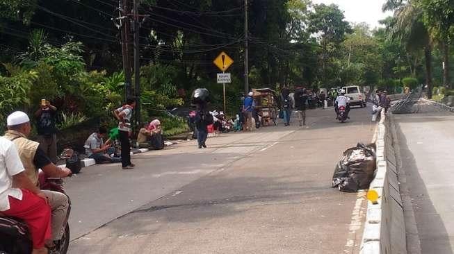 Massa Pro dan Anti Ahok Bubar, Jalan RM Harsono Kembali Dibuka