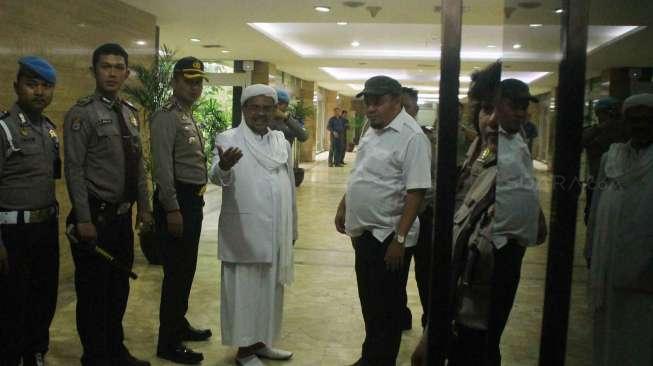 Rizieq Shihab tiba di Kementerian Pertanian di Jakarta, Selasa (28/2).