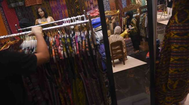 Festival Batik Bangwetan2017  di Grand City Surabaya, Jawa Timur, Kamis (2/3).