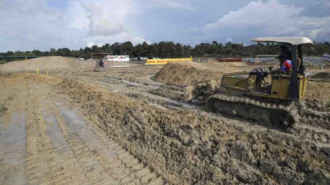 Kondisi sirkuit jelang kejuaraan seri kedua Motocross Grand Prix (MXGP) di kawasan GOR Sahabuddin, Pangkalpinang, Bangka Belitung, Jumat (3/3).