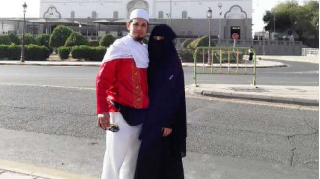 Ikuti Istri Caesar, Puput Melati Telah Pakai Niqab