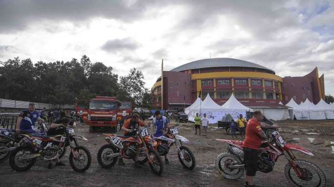 Kondisi sirkuit jelang kejuaraan seri kedua Motocross Grand Prix (MXGP) di kawasan GOR Sahabuddin, Pangkalpinang, Bangka Belitung, Jumat (3/3).