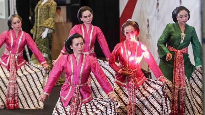 Mengajak seluruh perempuan Indonesia untuk mencintai kebaya.