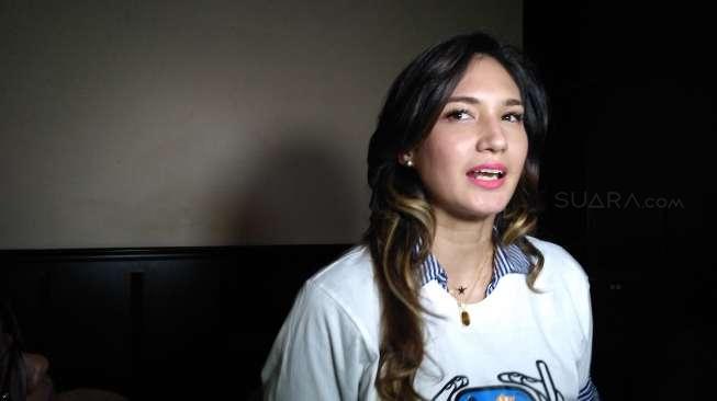 Begini Cara Nadine Chandrawinata Selamatkan Bumi