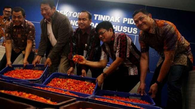 Rilis pengungkapan kasus penimbunan cabai di Bareskrim Polri, Jakarta, Jumat (3/3).