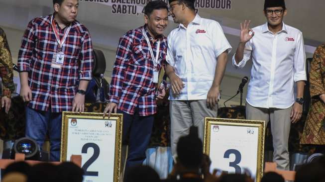 Survei: Anies-Sandiaga 46,3 Persen, Ahok-Djarot 39,7 Persen