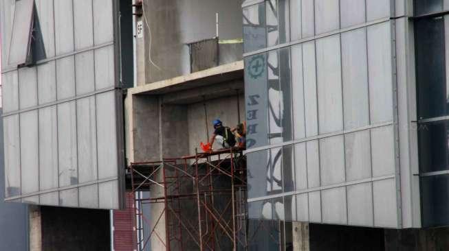 Proses pembangunan dan keberadaan gedung bertingkat di kawasan Karet, Jakarta, Sabtu (4/3/2017). [Suara.com/Oke Atmaja]