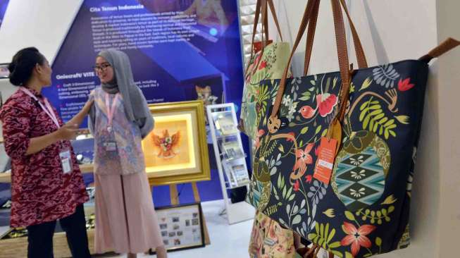 Pameran produk perdagangan dan potensi wisata dalam negeri di KTT Indian Ocean Rim Association (IORA) di JCC Senayan, Jakarta, Senin (6/3)