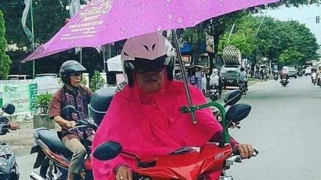 Apa yang Anda Lakukan Kalau Lihat Ibu Ini di Jalan?