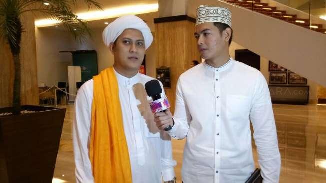 Tommy Kurniawan dan Gus Anom di Bandara Soekarno-Hatta, Tangerang, Banten, Jumat (10/3/2017).