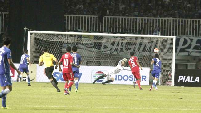 Persib Ungguli Semen Padang di Babak Pertama