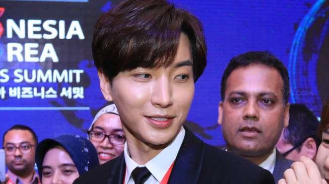 Gak Mau Kalah dari Lyodra, Leeteuk Ngomong Pakai Bahasa Indonesia di Ajang AAA 2022