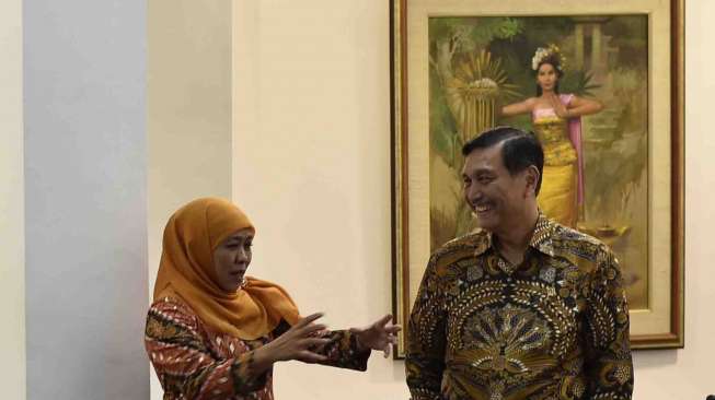 Presiden Joko Widodo memimpin rapat terbatas tentang masalah tembakau di Kantor Presiden, Jakarta, Selasa (14/3).