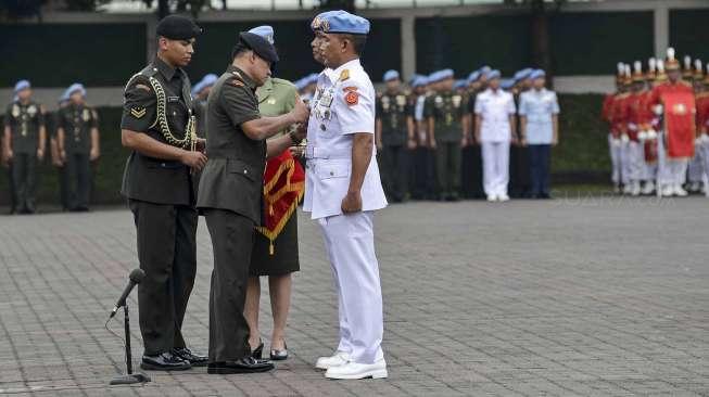 Upacara serah terima jabatan Danpaspampres di Mako Paspampres, Jakarta, Selasa (14/3).