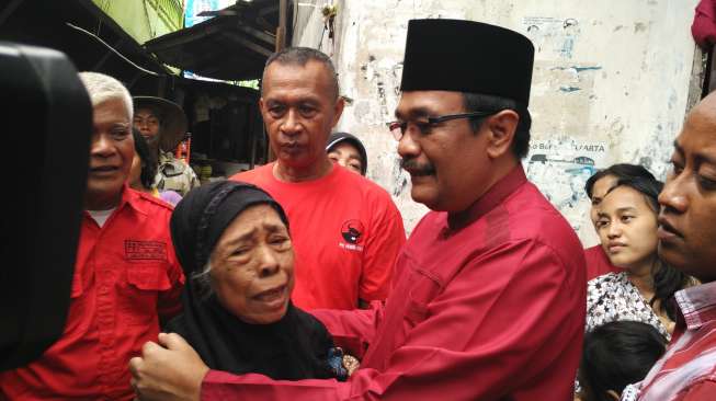 Blusukan ke Cipulir, Djarot Langsung 'Dipalak' Bantuan oleh Nenek