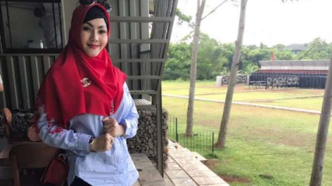 Ade Fitrie Berhijab Gara-gara Mimpi Lihat Jasad Sendiri