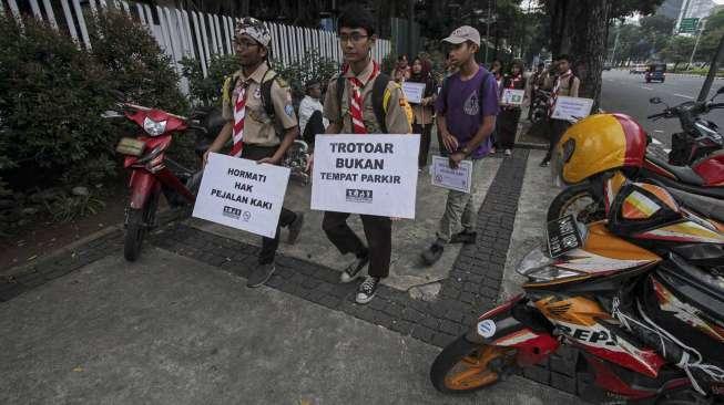 Koalisi Pejalan Kaki Pertanyakan Payung Hukum Izin PKL Dagang di Trotoar