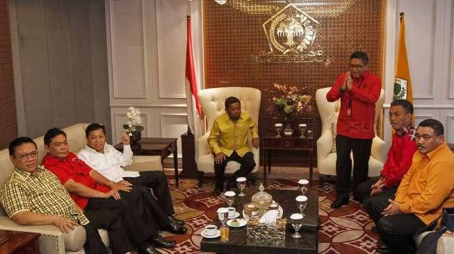 Kunjungan sekjen partai-partai pendukung pasangan Calon Gubernur DKI Jakarta Basuki Tjahaja Purnama-Djarot Saefullah dari PDIP, PPP, Hanura, Nasdem di kantor DPP Partai Golkar Jakarta, Jumat (17/3).