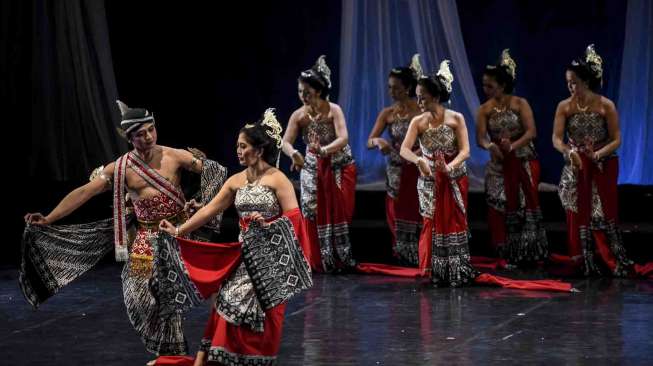 Pementasan opera tari Jawa dengan lakon Arka Suta di Graha Bhakti Budaya, Taman Ismail Marzuki, Jakarta, Kamis (16/3) malam.